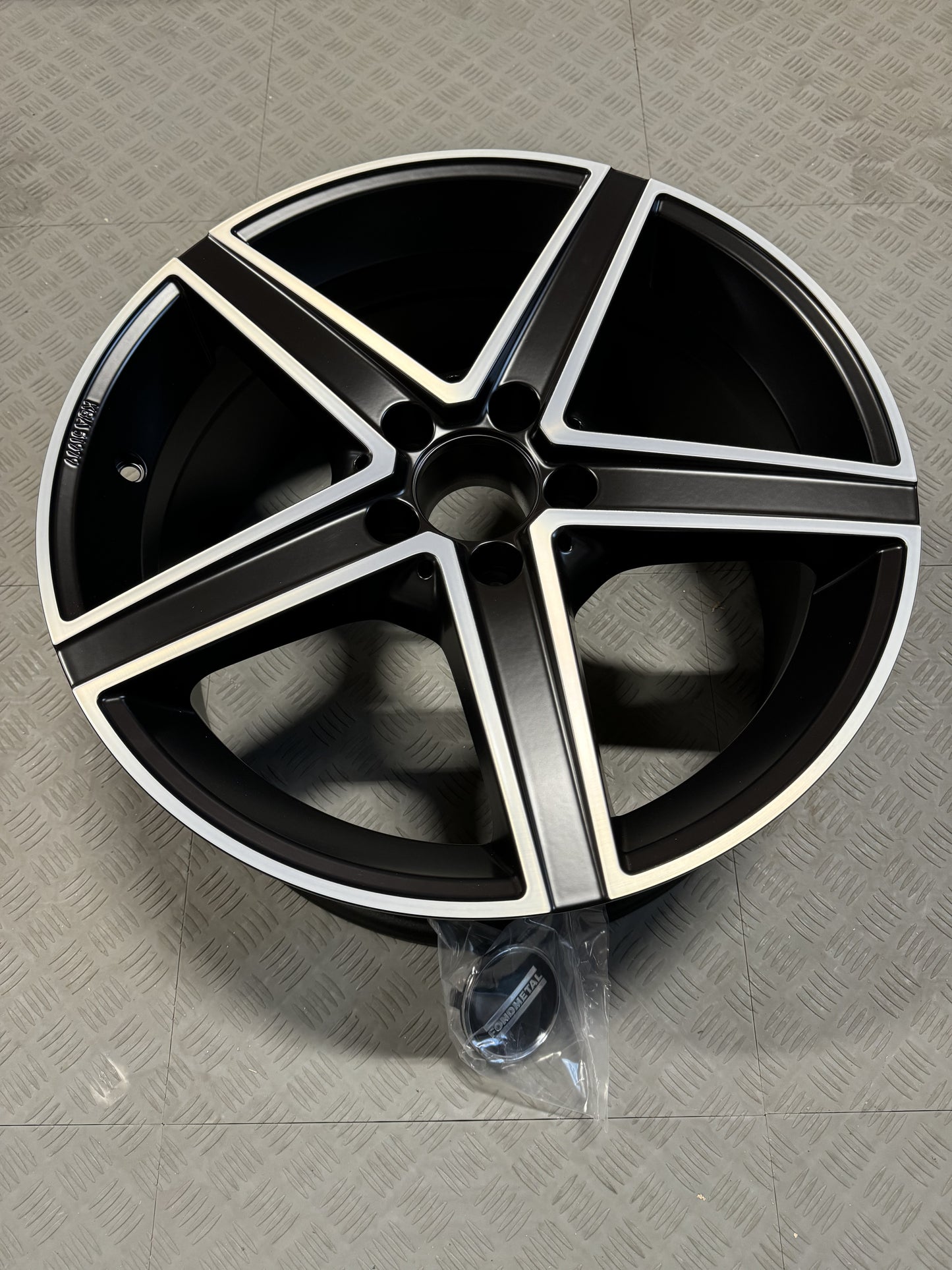 Fondmetal IOKE 18x8" Felger 4stk