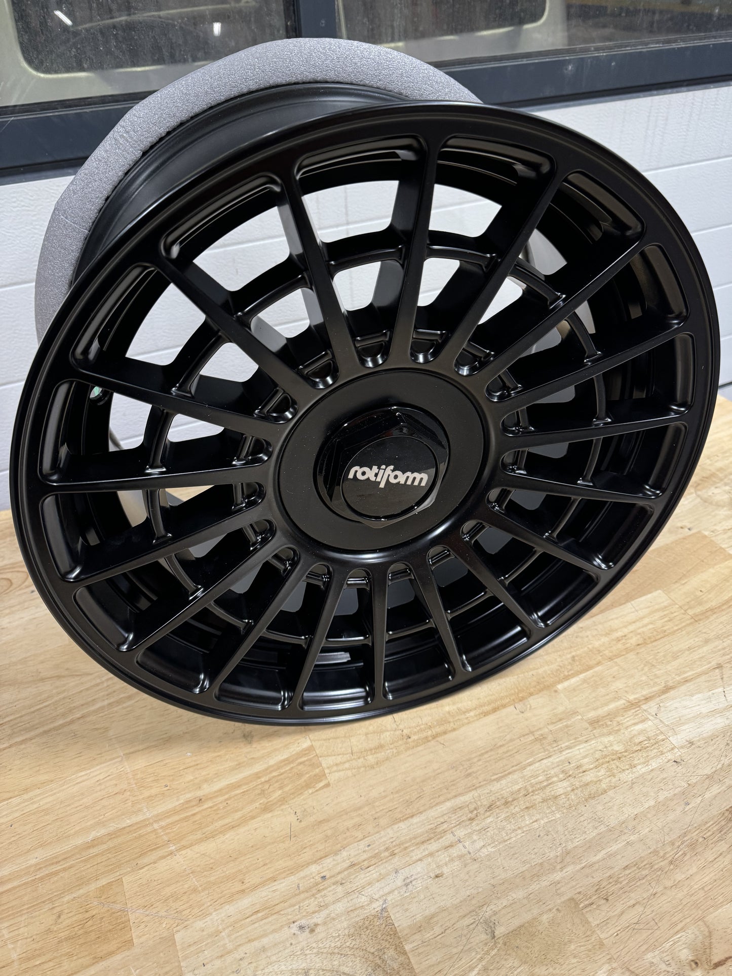 Rotiform LAS-R R142 17x9" Felger x 4
