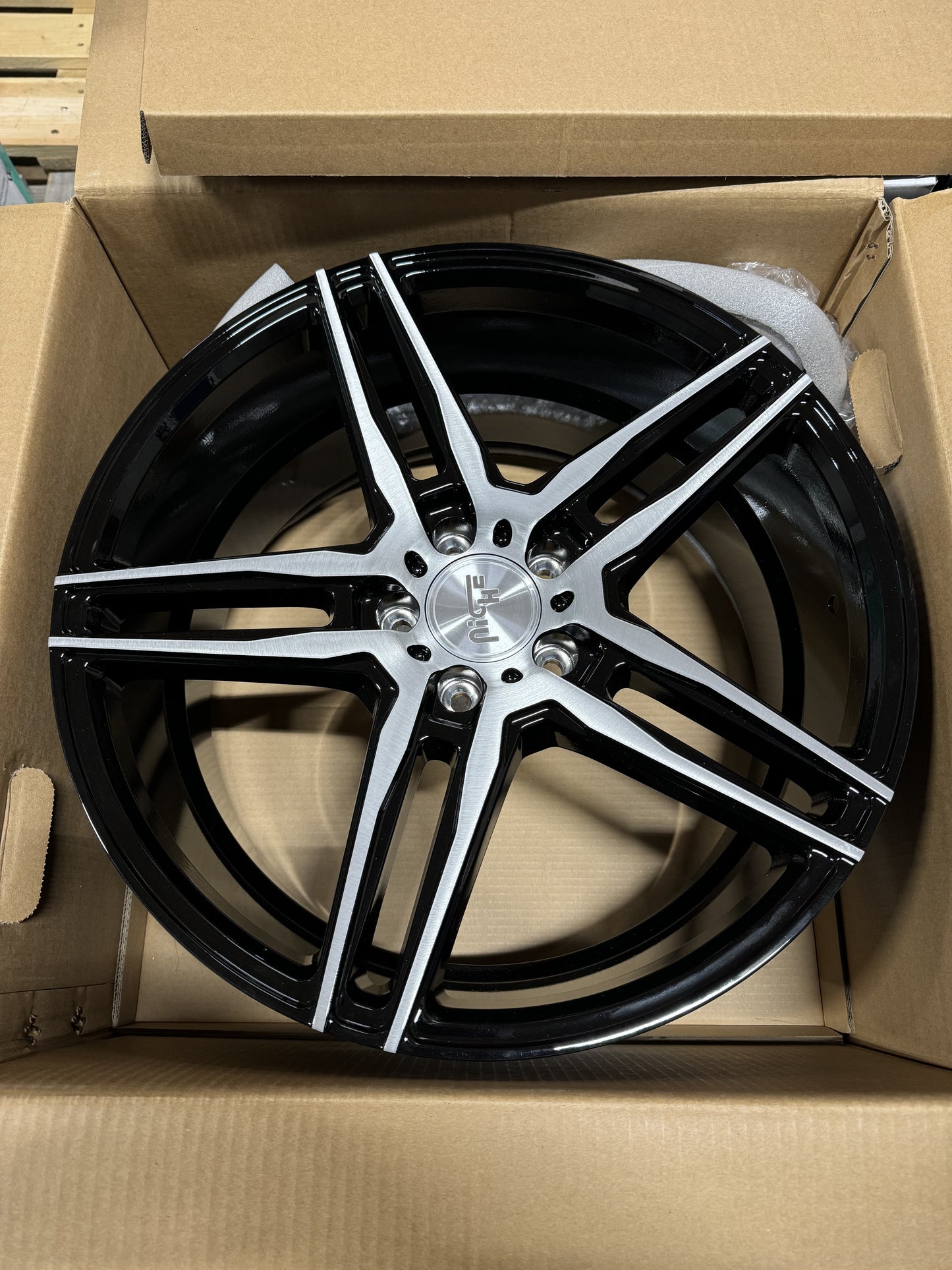 18xNiche M169 Turin 18x8" Felger 4stk