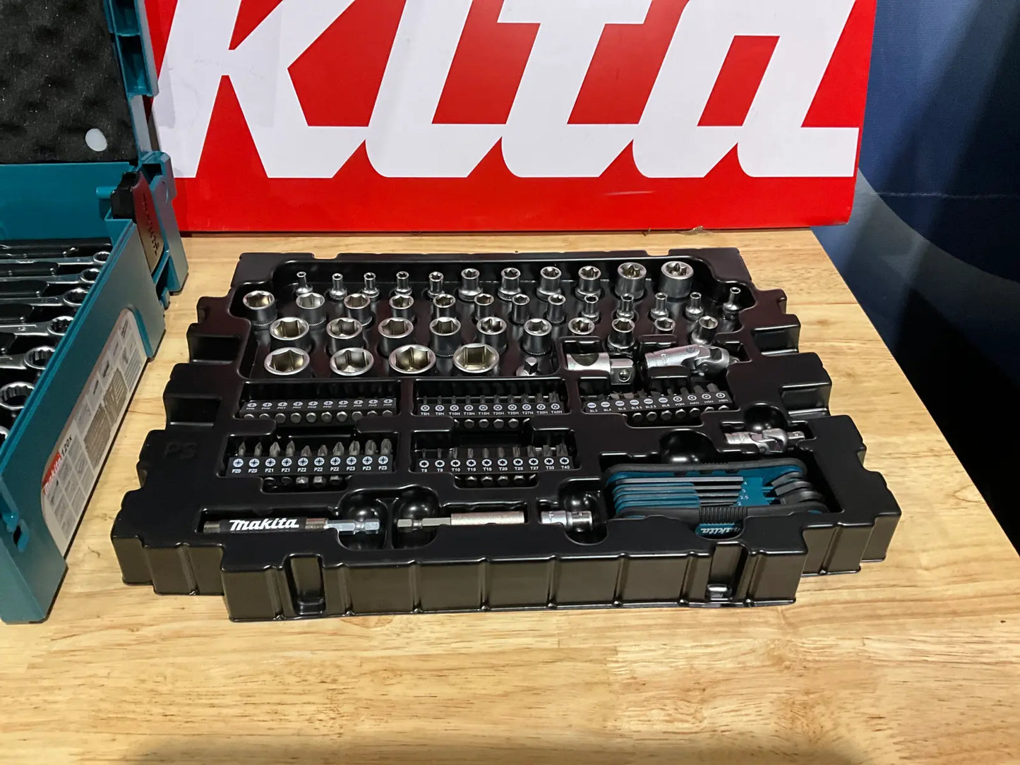 Makita 120 delers verktøysett. E-08713