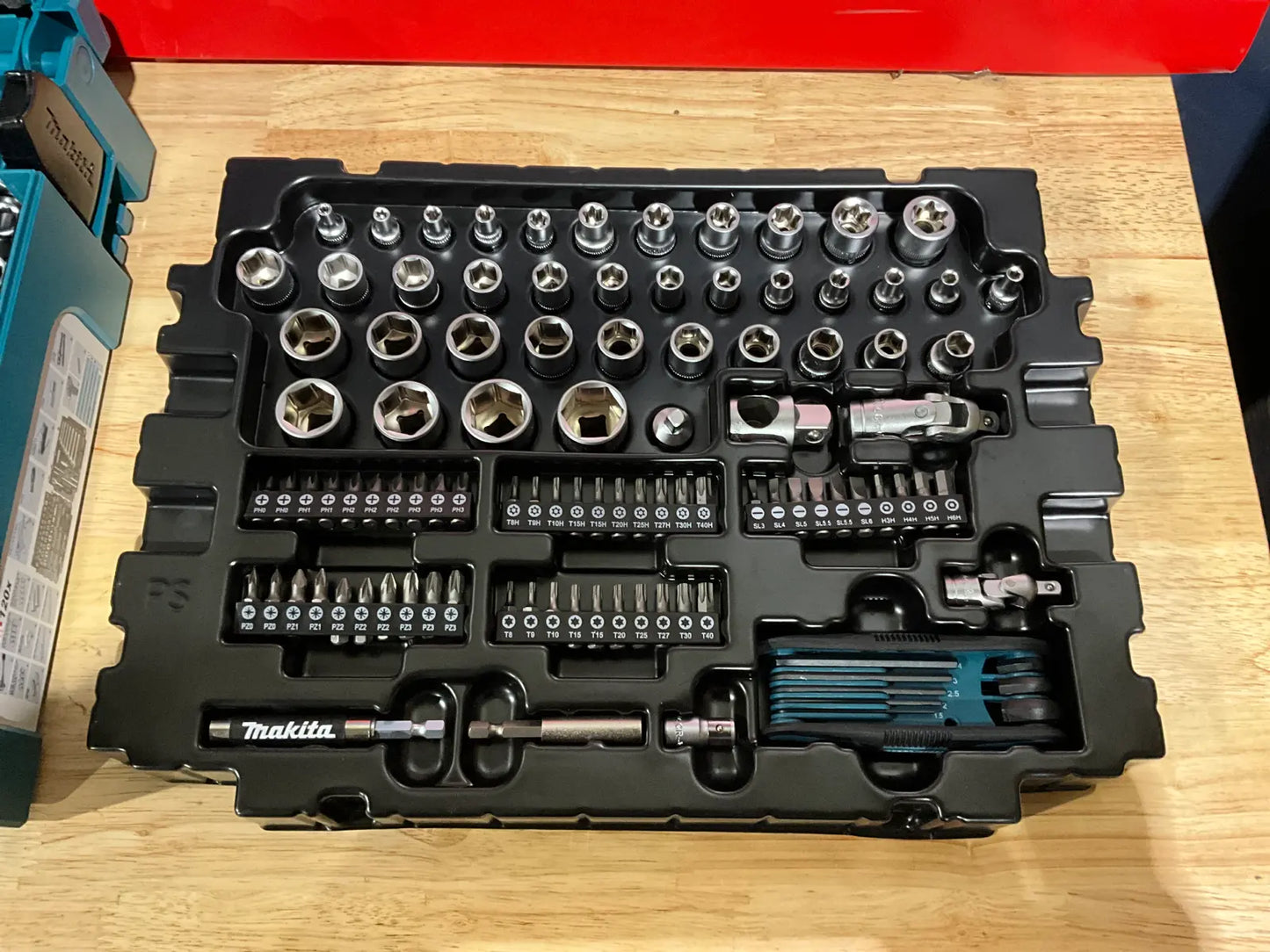 Makita 120 delers verktøysett. E-08713