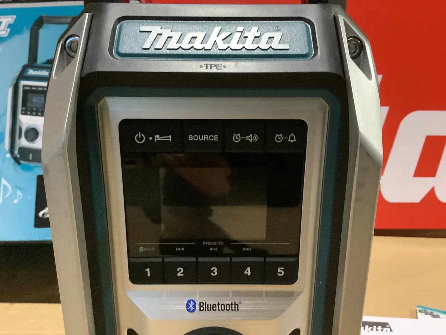 Makita DMR114