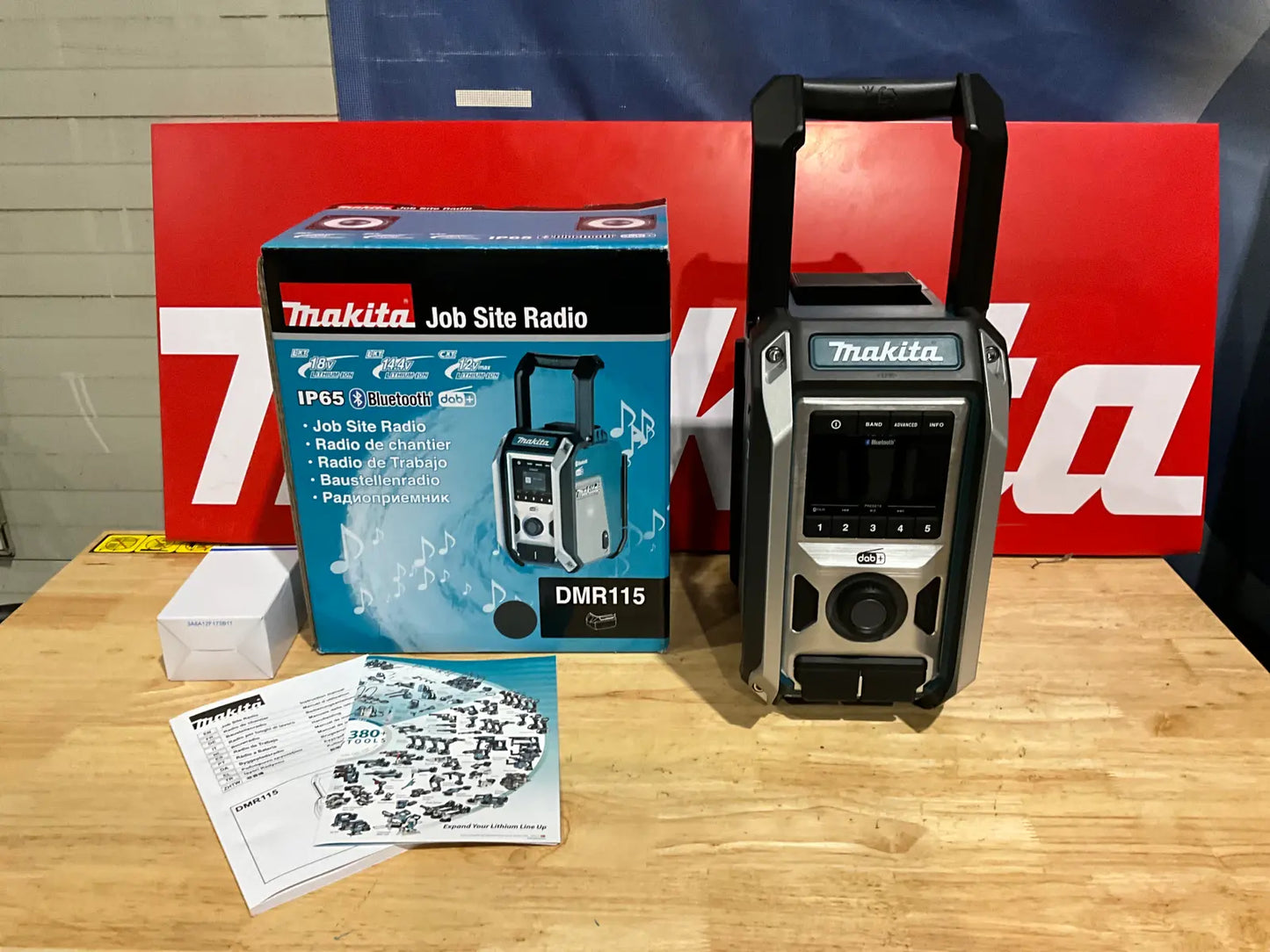 Makita DMR115
