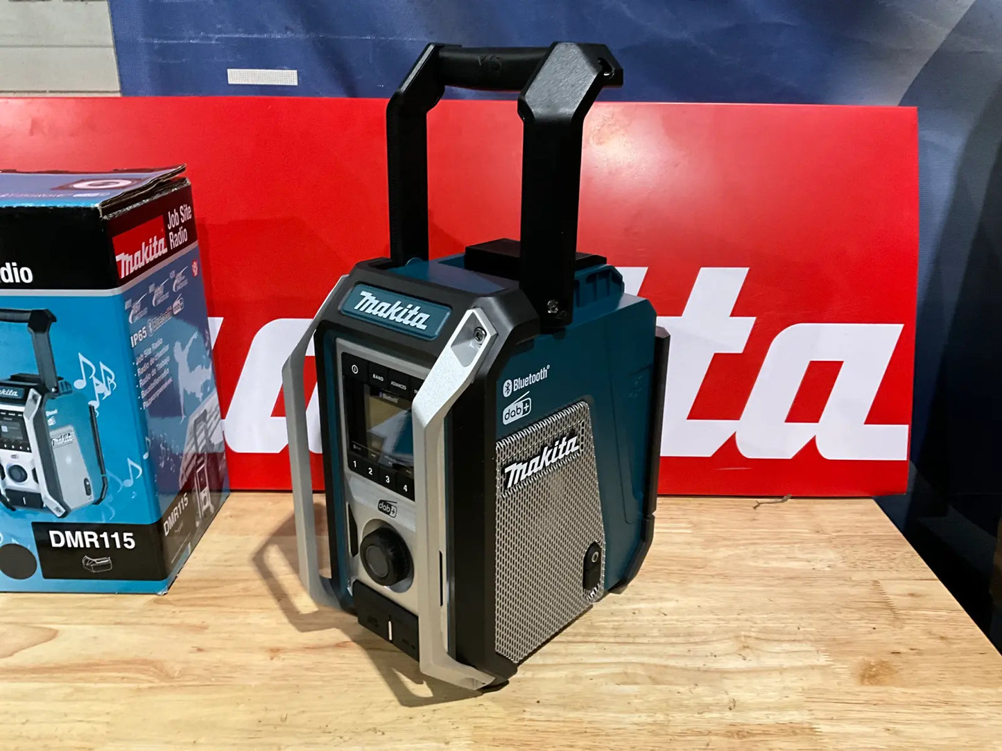 Makita DMR115