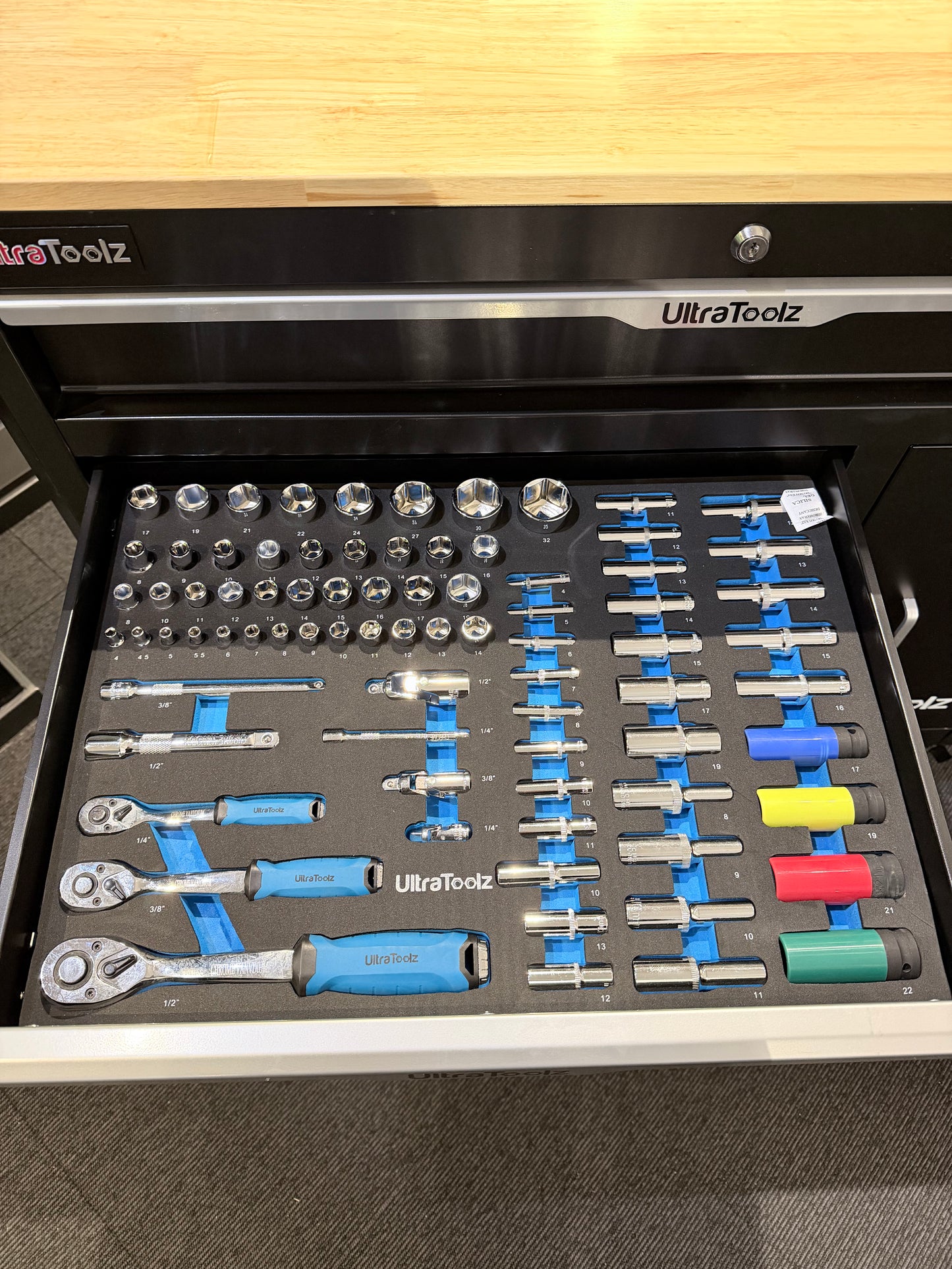 ULTRATOOLZ  7 XXXL VERKTØYVOGN INKLUDERT BATTERI VERKTØY