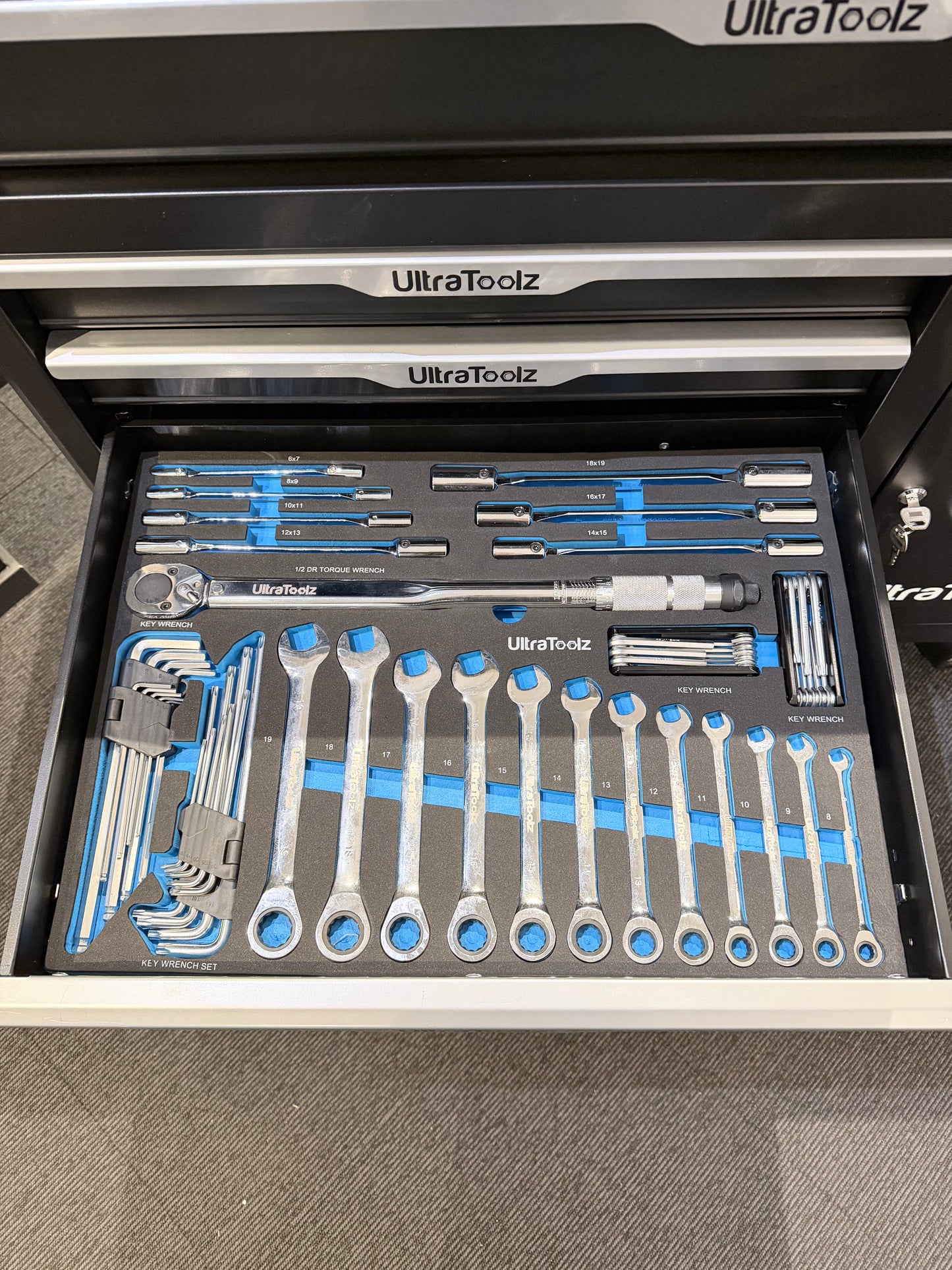 ULTRATOOLZ  7 XXXL VERKTØYVOGN INKLUDERT BATTERI VERKTØY