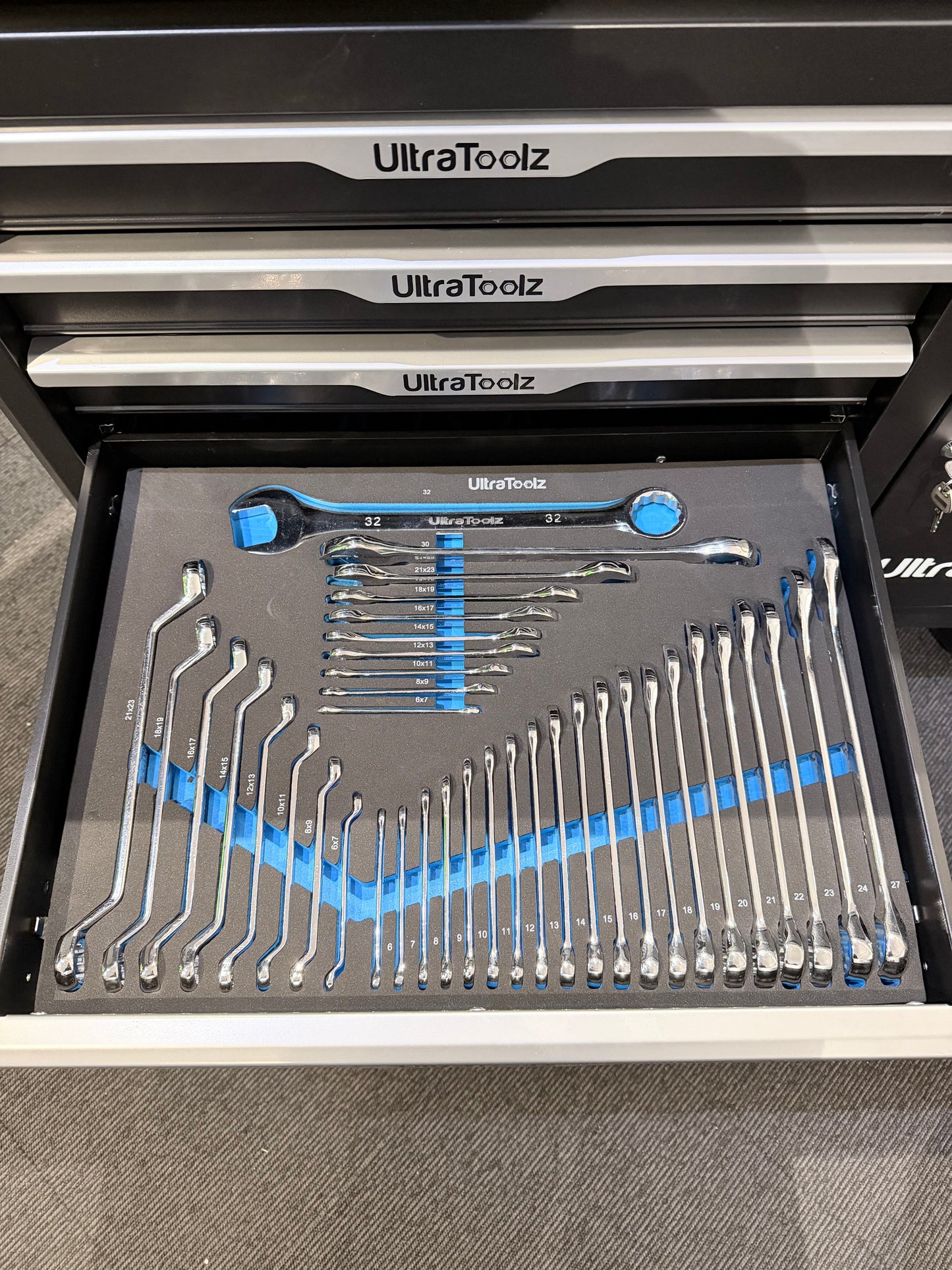 ULTRATOOLZ  7 XXXL VERKTØYVOGN INKLUDERT BATTERI VERKTØY